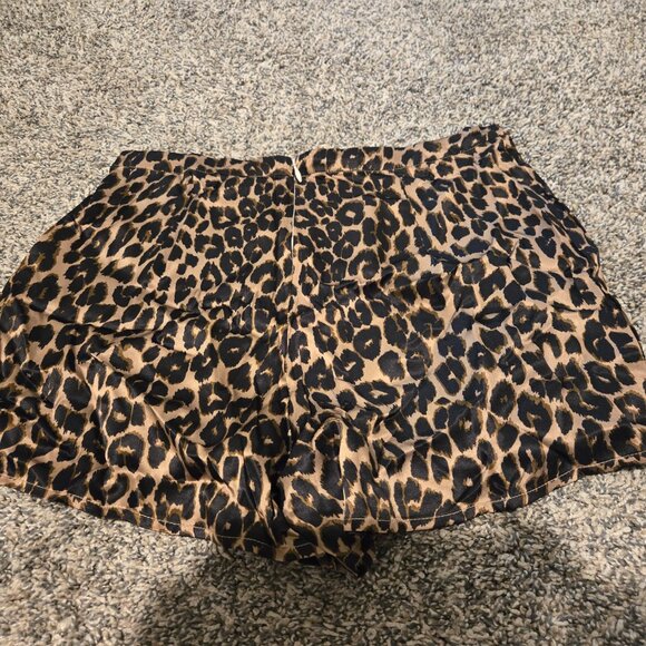 Reformation Chloe Leopard Print Silk Shorts 4 - Picture 3 of 4